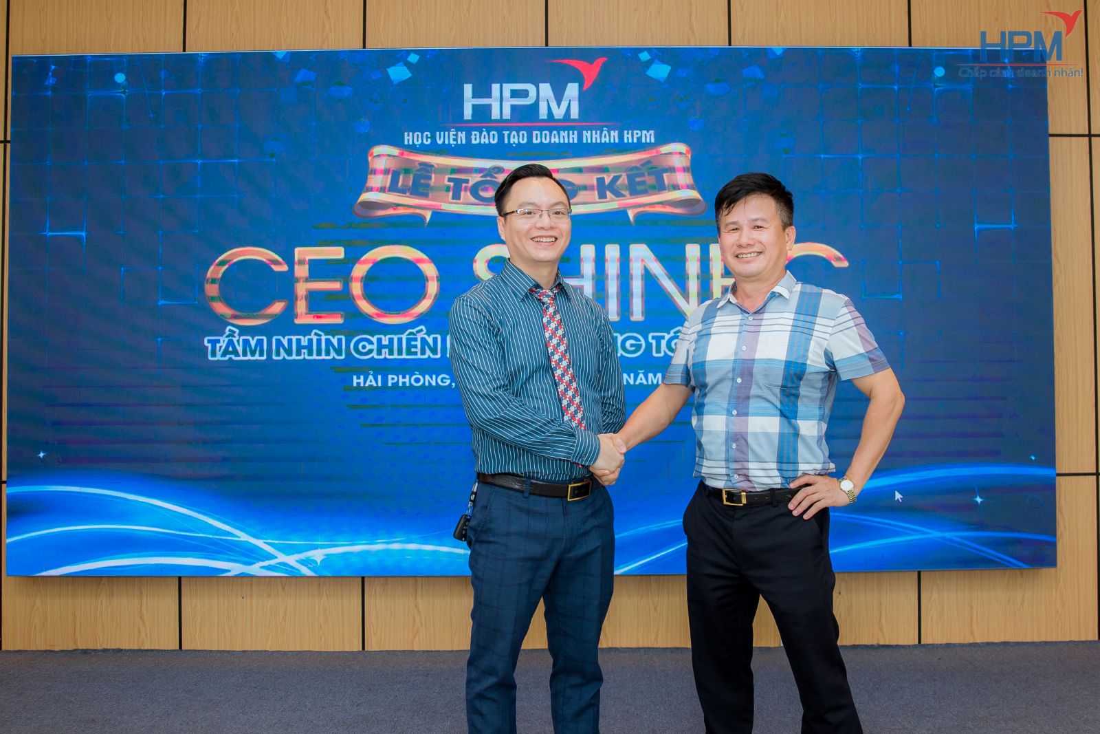 LỄ TỔNG KẾT KHÓA HỌC VÀ TRAO CHỨNG CHỈ TỐT NGHIỆP KHÓA ĐÀO TẠO CEO - TẦM NHÌN CHIẾN LƯỢC HƯỚNG TỚI TƯƠNG LAI TẠI CÔNG TY CỔ PHẦN SHINEC