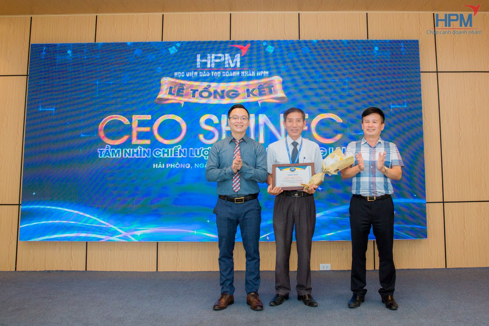 LỄ TỔNG KẾT KHÓA HỌC VÀ TRAO CHỨNG CHỈ TỐT NGHIỆP KHÓA ĐÀO TẠO CEO - TẦM NHÌN CHIẾN LƯỢC HƯỚNG TỚI TƯƠNG LAI TẠI CÔNG TY CỔ PHẦN SHINEC