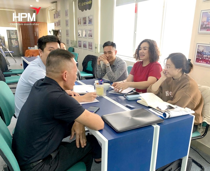 Hình ảnh học viên tham gia lớp đào tạo chuyển đổi số dành cho lãnh đạo do HPM tổ chức 