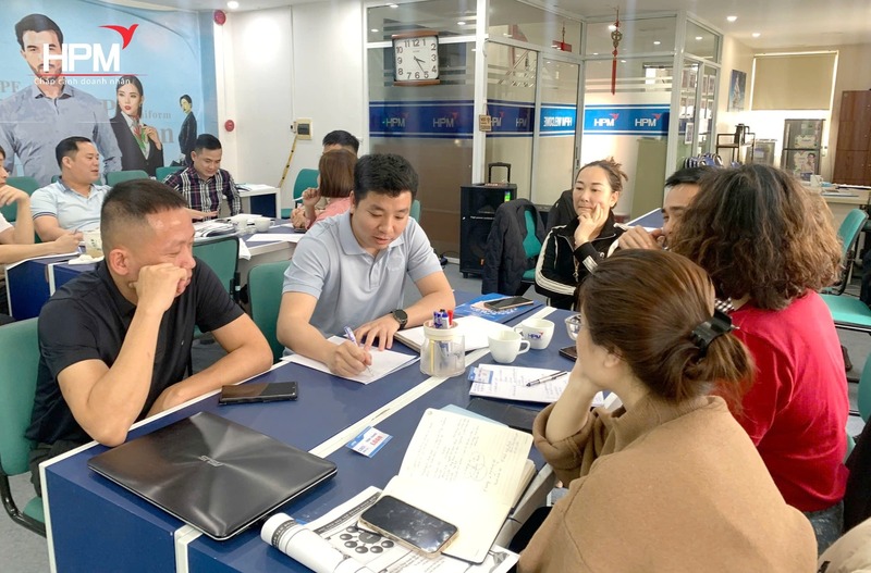 Buổi thảo luận nhóm trong chương trình đào tạo chuyển đổi số dành cho lãnh đạo – CEO 33 HPM 
