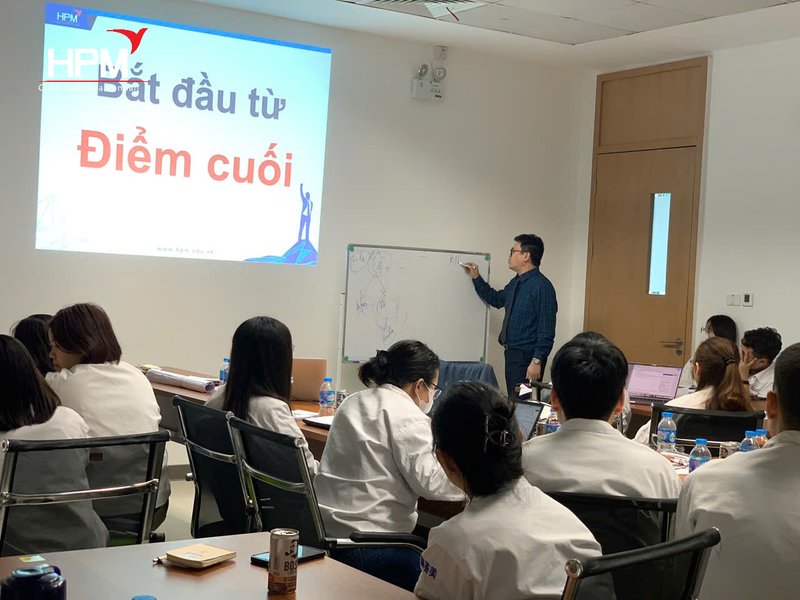Học viên tham gia khóa đào tạo kỹ năng quản lý thời gian tại doanh nghiệp FDI 
