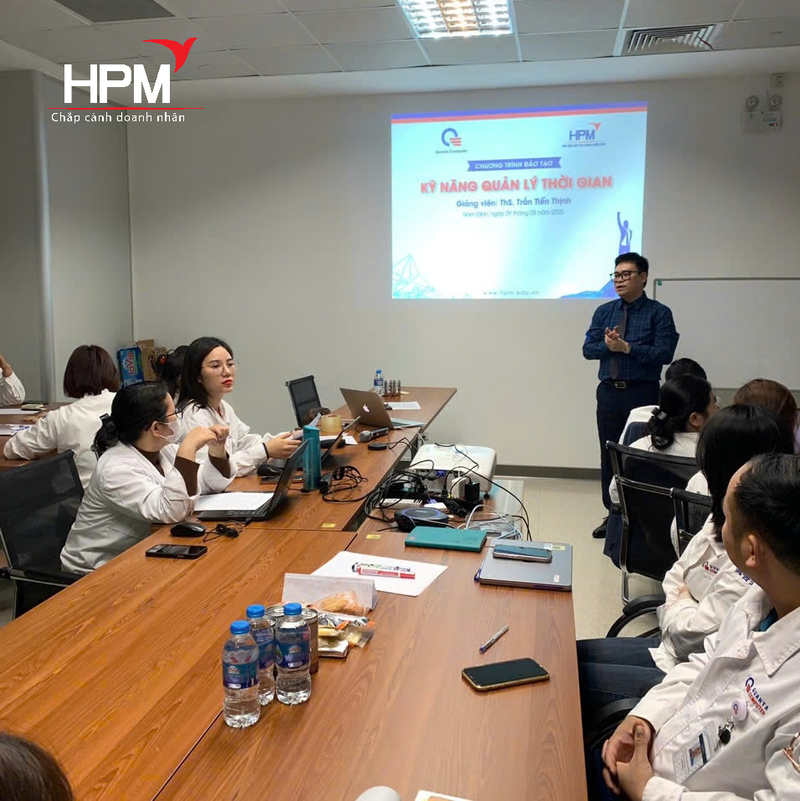 Giảng viên Trần Tiến Thịnh – chuyên gia huấn luyện kỹ năng quản lý thời gian tại HPM 