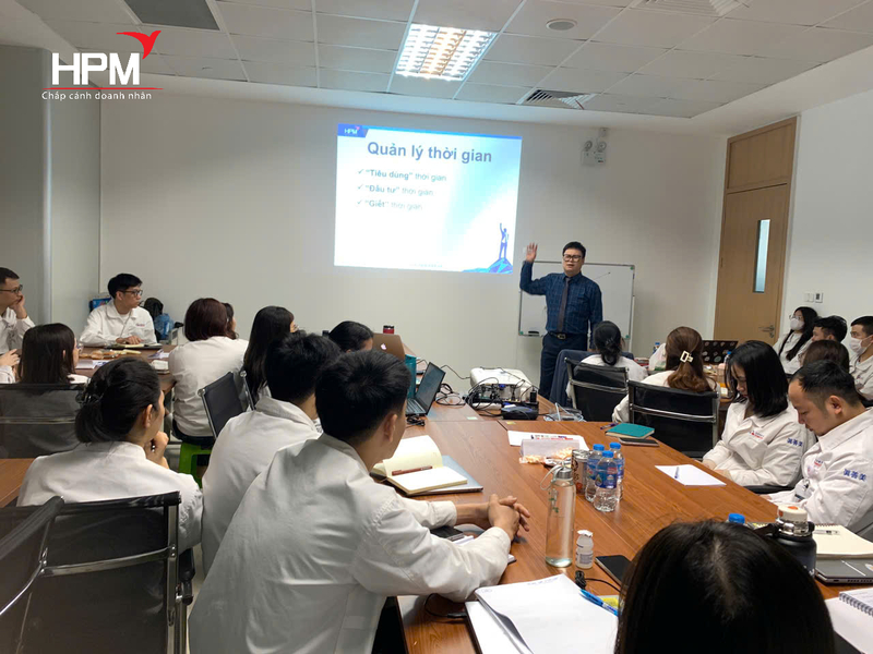 Nhân sự khối văn phòng và sản xuất cùng tham gia đào tạo kỹ năng quản lý thời gian 
