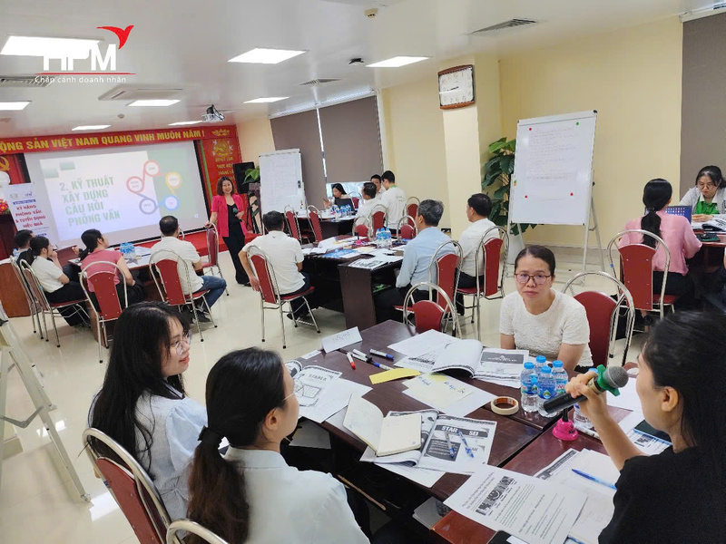 Lớp đào tạo kỹ năng phỏng vấn tuyển dụng với sự tham gia của ban lãnh đạo 