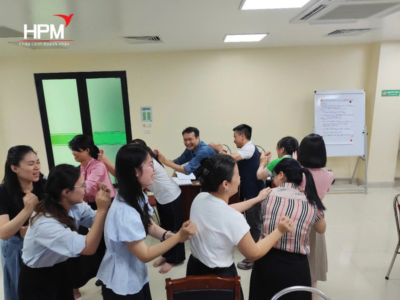 Không khí sôi nổi tại lớp đào tạo kỹ năng phỏng vấn tuyển dụng