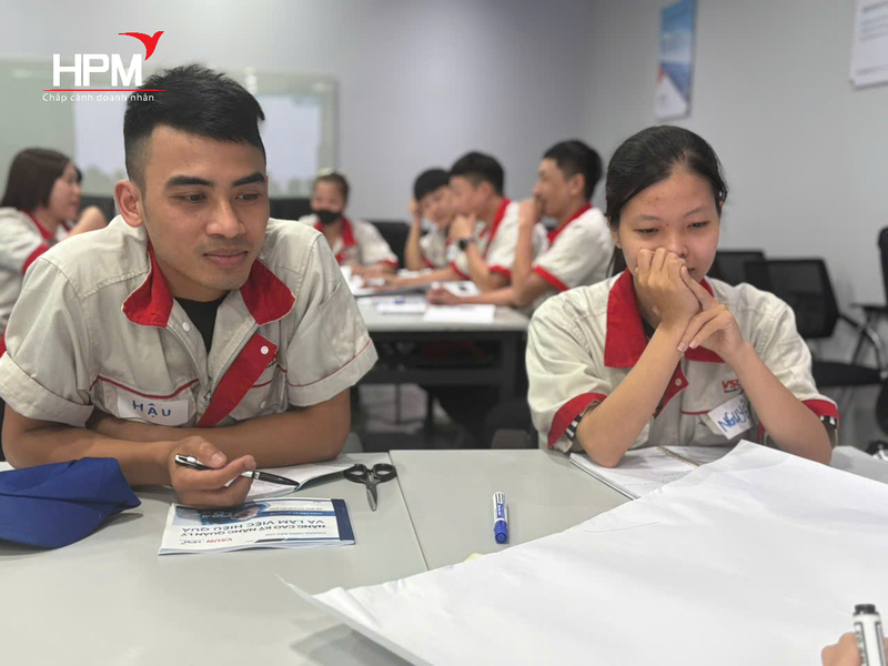 Học viên lớp đào tạo nâng cao kỹ năng quản lý