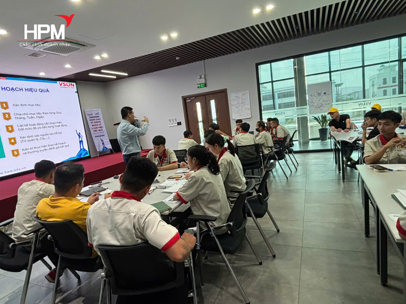 Slide trình chiếu tại lớp đào tạo nâng cao kỹ năng quản lý
