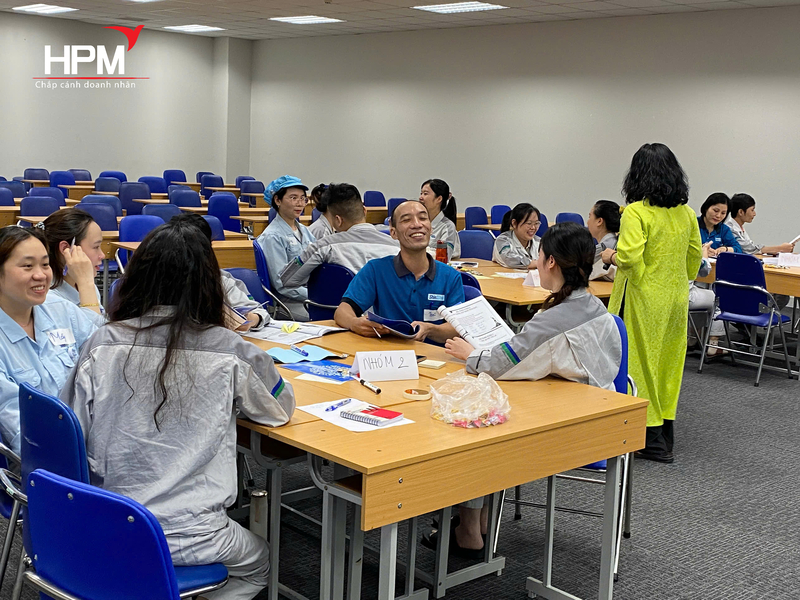 Không khí sôi nổi tại khóa học tư duy tích cực do HPM triển khai 