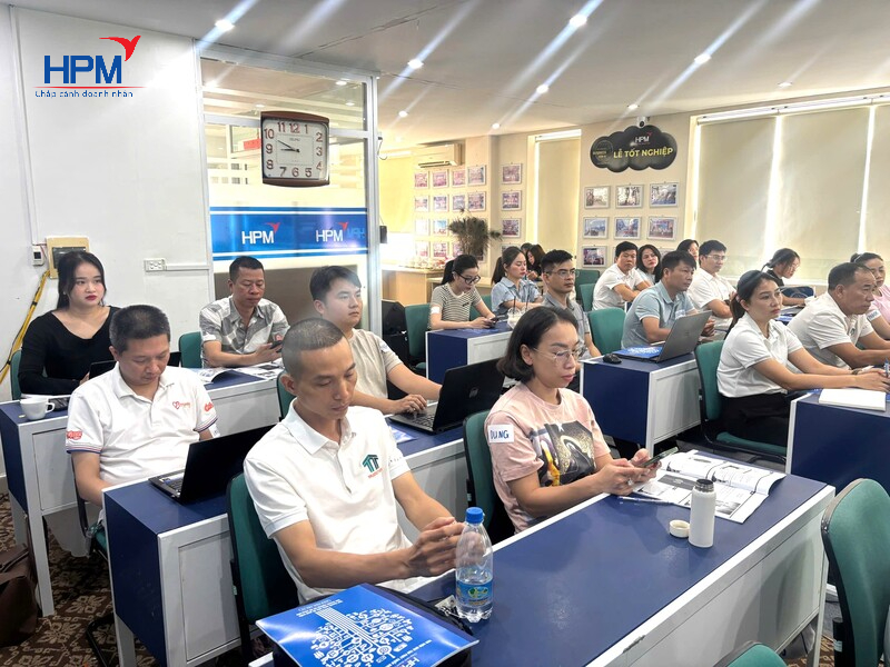 Các anh chị quản lý tham gia Lớp học AI tại Hải Phòng