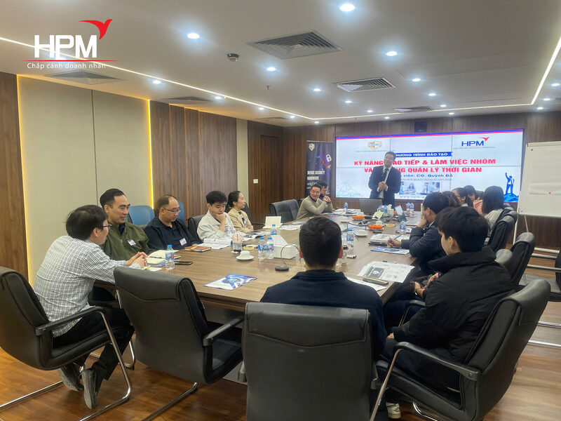 Kỹ năng giao tiếp quản lý nhân sự trong môi trường đa thế hệ