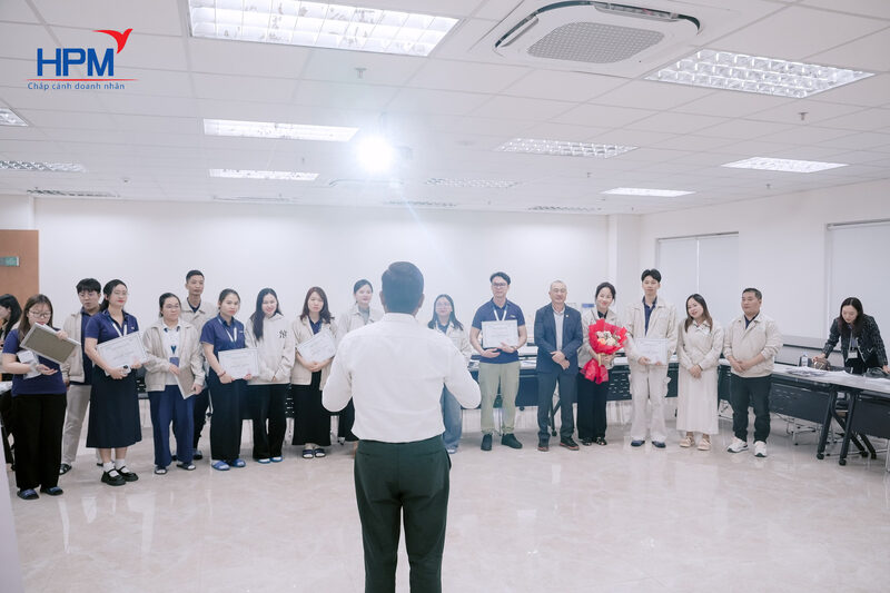 Ban lãnh đạo tham dự bảo vệ dự án đào tạo Six Sigma cho công ty sản xuất tại LITEON
