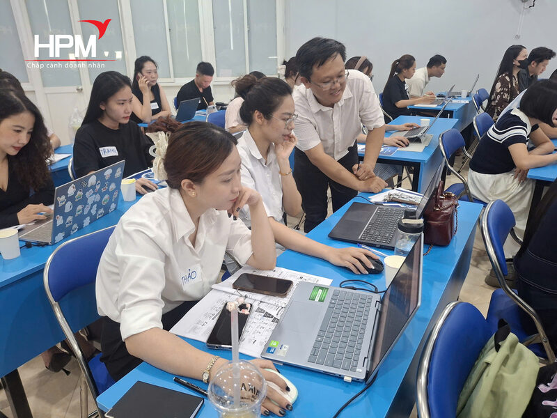 Học viên tham gia khóa học ứng dụng AI tại Hải Phòng