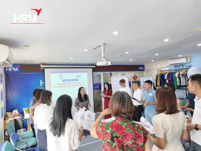 Những điểm ấn tượng của khóa học kỹ năng thuyết trình tại HPM